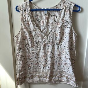 Women’s Old Navy sleeveless top floral pattern